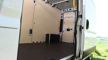 Citroen Elay Relay - Brego Area (vue latérale)